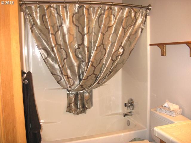1017 Southwest 8th Street Gresham, OR 97080 - Photo 13 of 16 Gallery Image 13