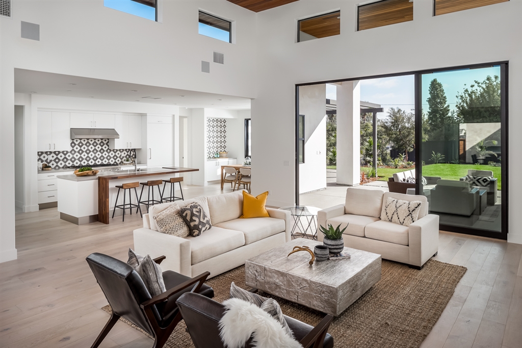 1114 Crest Drive Encinitas, CA 92024 - Photo 6 of 18