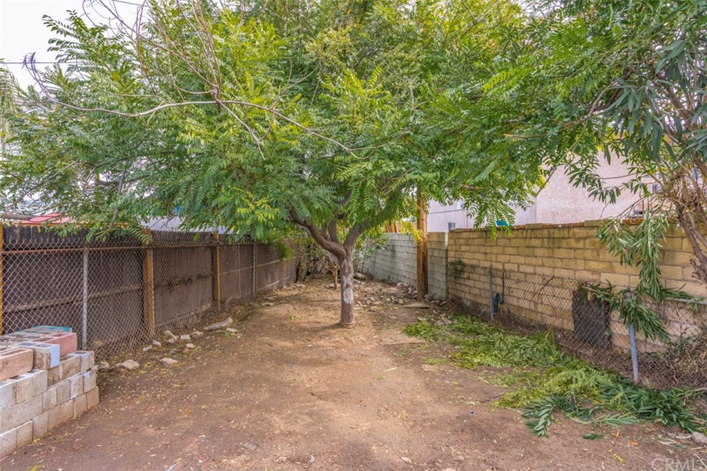 2412 Strong Avenue Commerce, CA 90040 - Photo 31 of 32