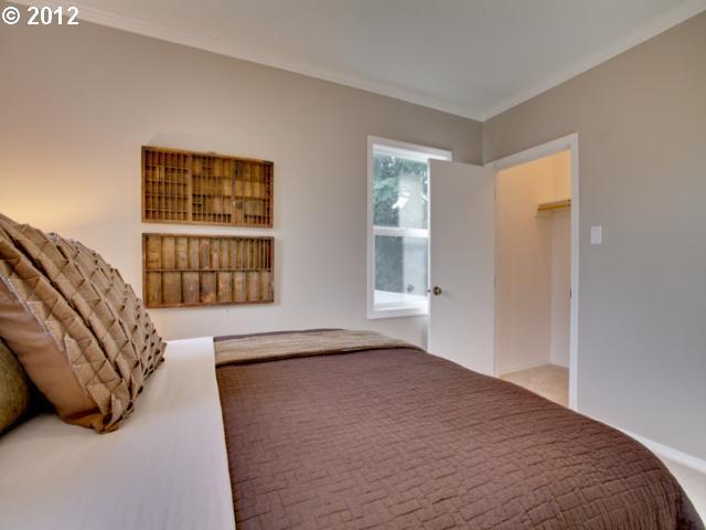244 Southwest Nevada Street Portland, OR 97219 - Photo 10 of 16 Gallery Image 10