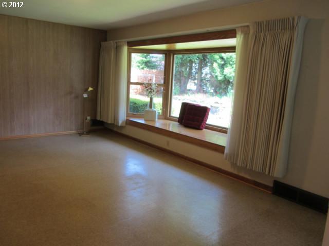 1705 Southeast Palmblad Road Gresham, OR 97080 - Photo 4 of 16 Gallery Image 4