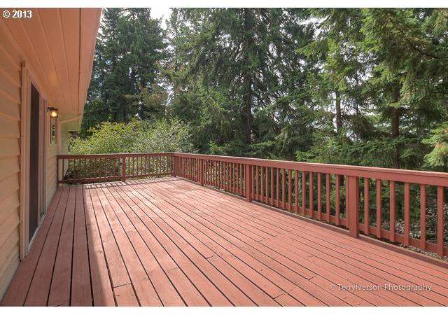 4933 Southwest 18th Place Portland, OR 97239 - Photo 7 of 16