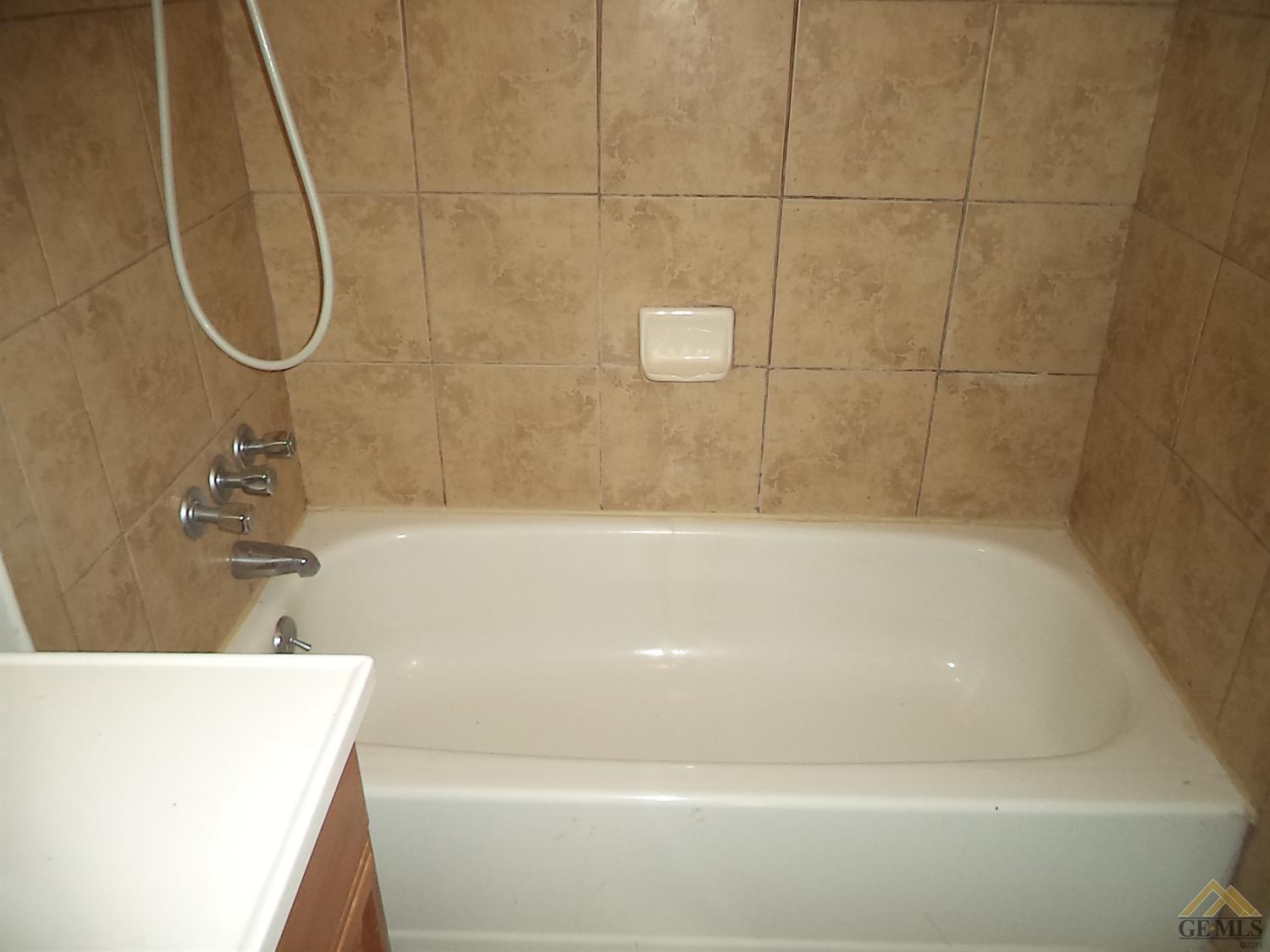 1304 Sequoia Drive Bakersfield, CA 93308 - Photo 10 of 17