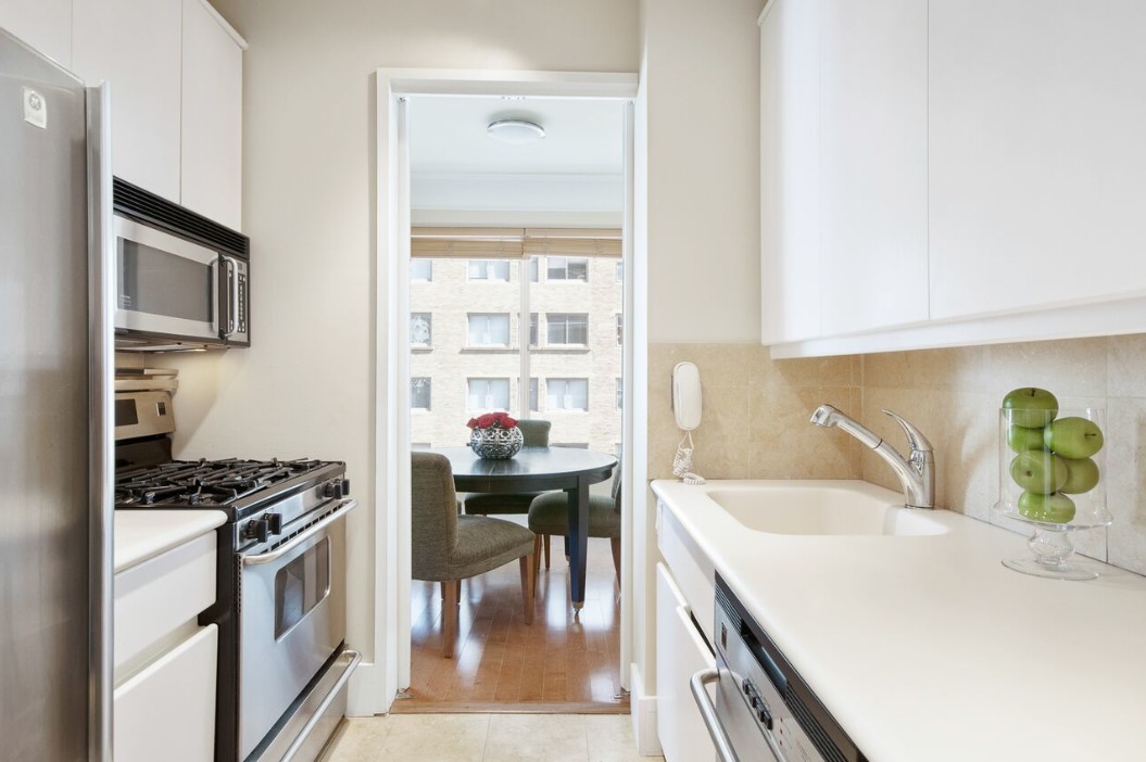 200 East 69th Street, Unit 7B Manhattan, NY 10021 - Photo 4 of 9