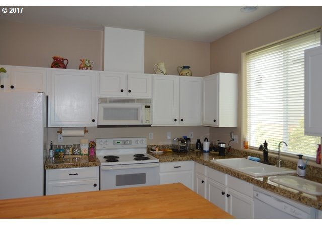 15655 Southwest Peridot Way Beaverton, OR 97007 - Photo 10 of 17 Gallery Image 10