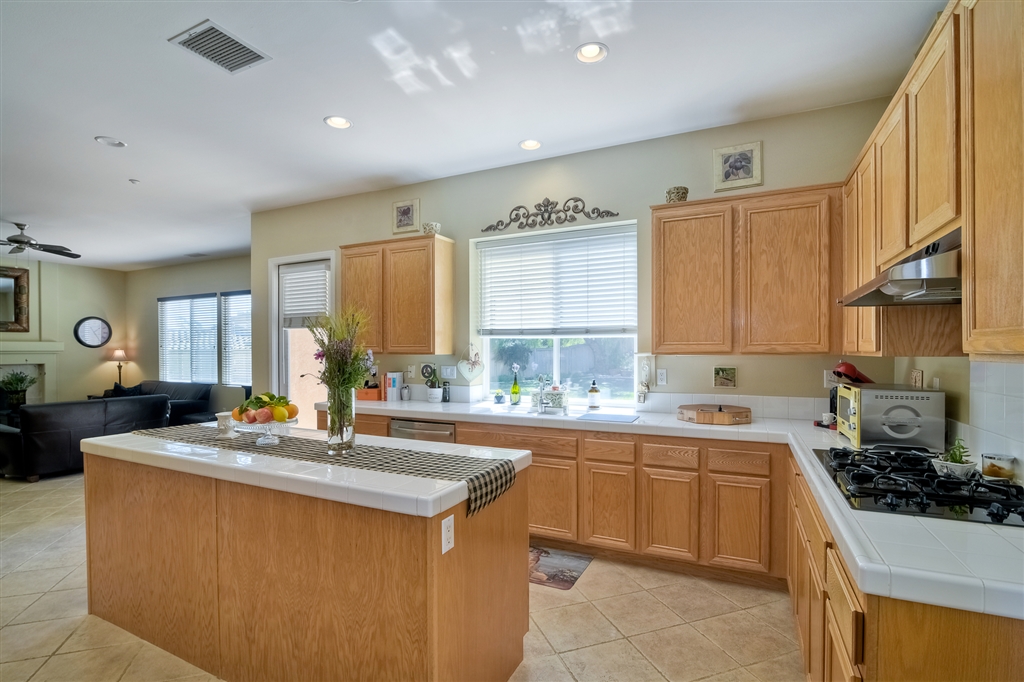 1062 Inverlochy Drive Fallbrook, CA 92028 - Photo 10 of 25