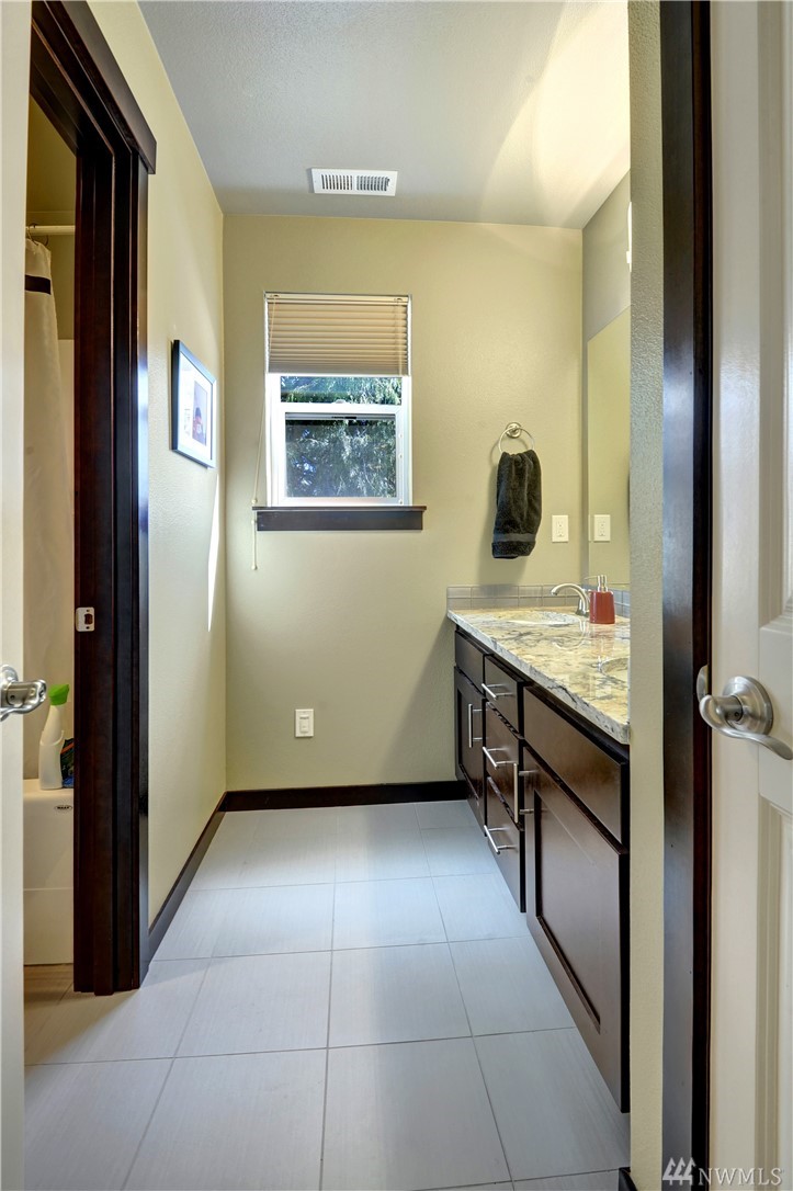 10109 Northeast 190th Street Bothell, WA 98011 - Photo 11 of 25 Gallery Image 11