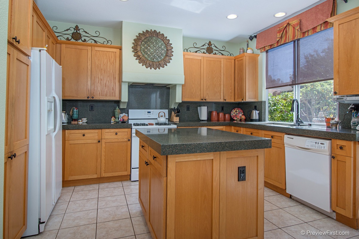 1585 Turquoise Drive Carlsbad, CA 92011 - Photo 7 of 25