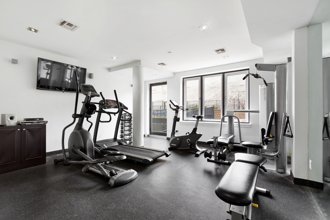 149 Huron St, Brooklyn, NY 11222 - Photo 2 of 4