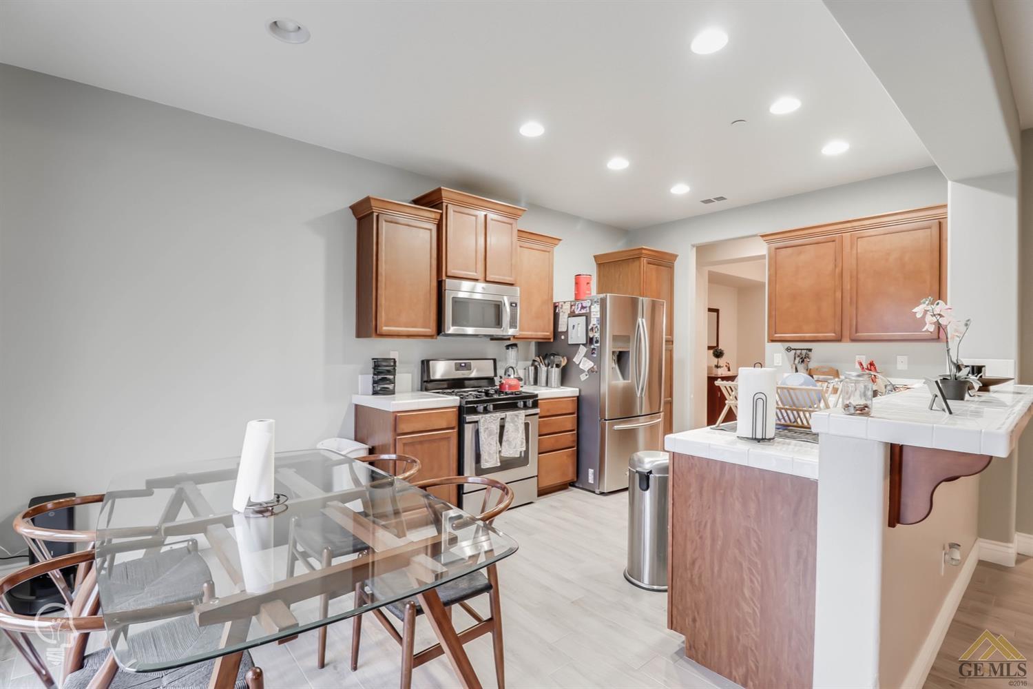 10815 Mountainside Drive Bakersfield, CA 93306 - Photo 12 of 35