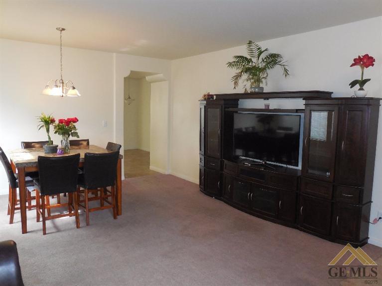 2220 Sosa Drive Bakersfield, CA 93313 - Photo 5 of 25