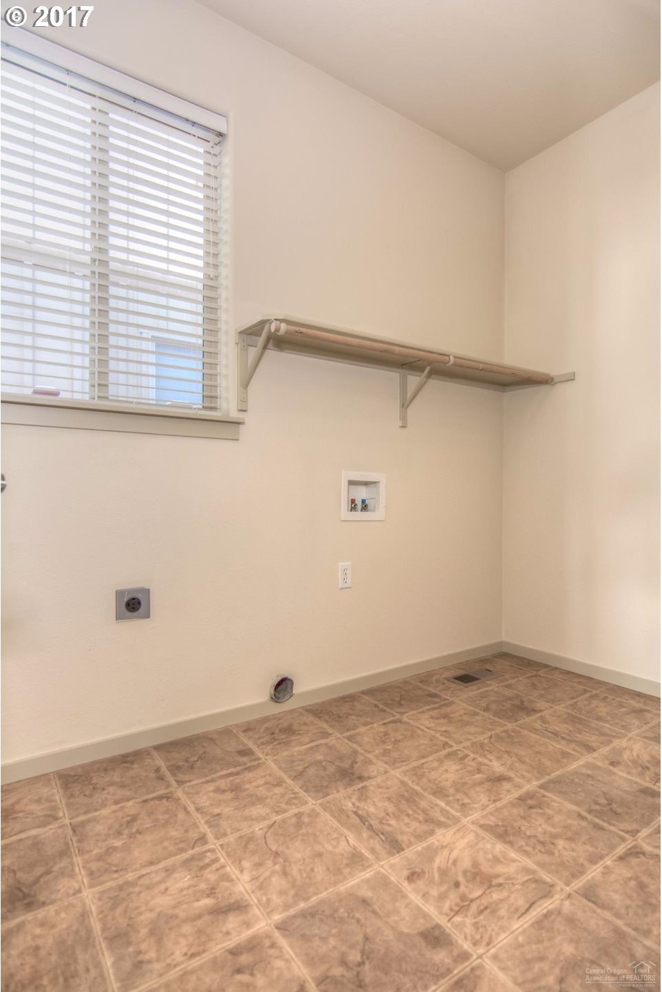 21195 Ritz Place Bend, OR 97702 - Photo 11 of 25 Gallery Image 11