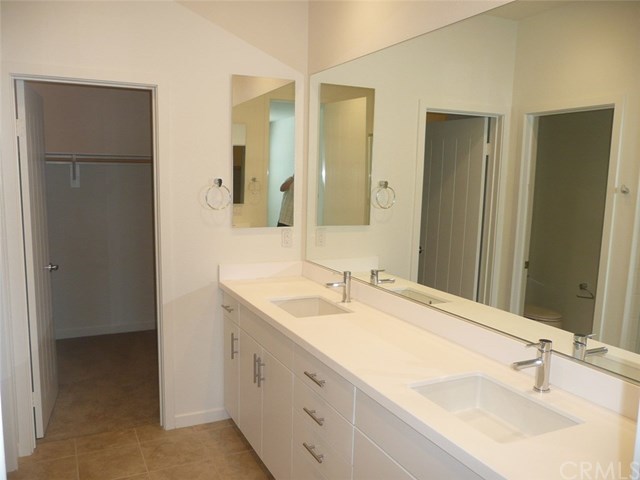 81 Savannah Lake Forest, CA 92630 - Photo 18 of 43