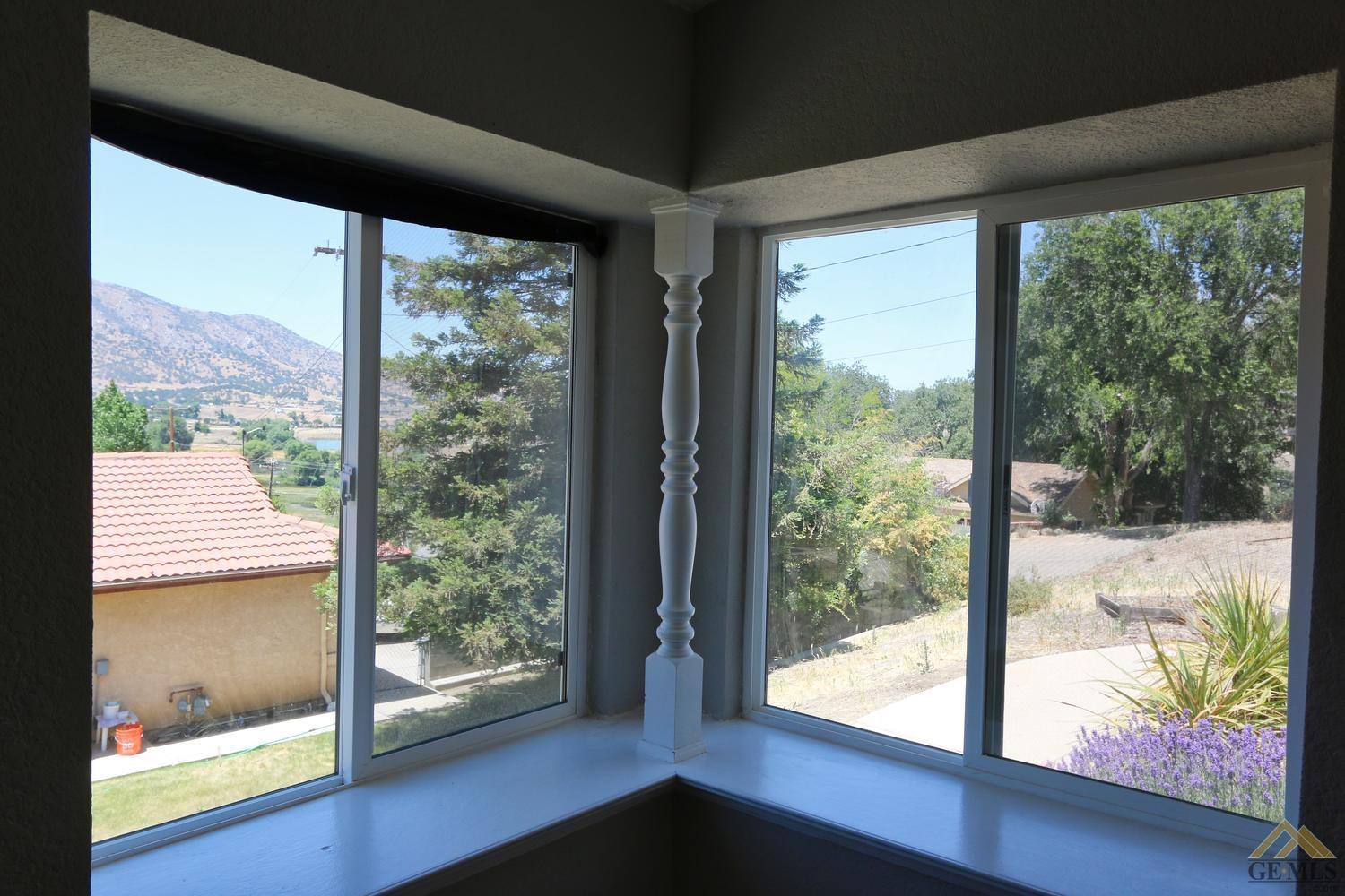 20004 Springhill Avenue Tehachapi, CA 93561 - Photo 10 of 27 Gallery Image 10