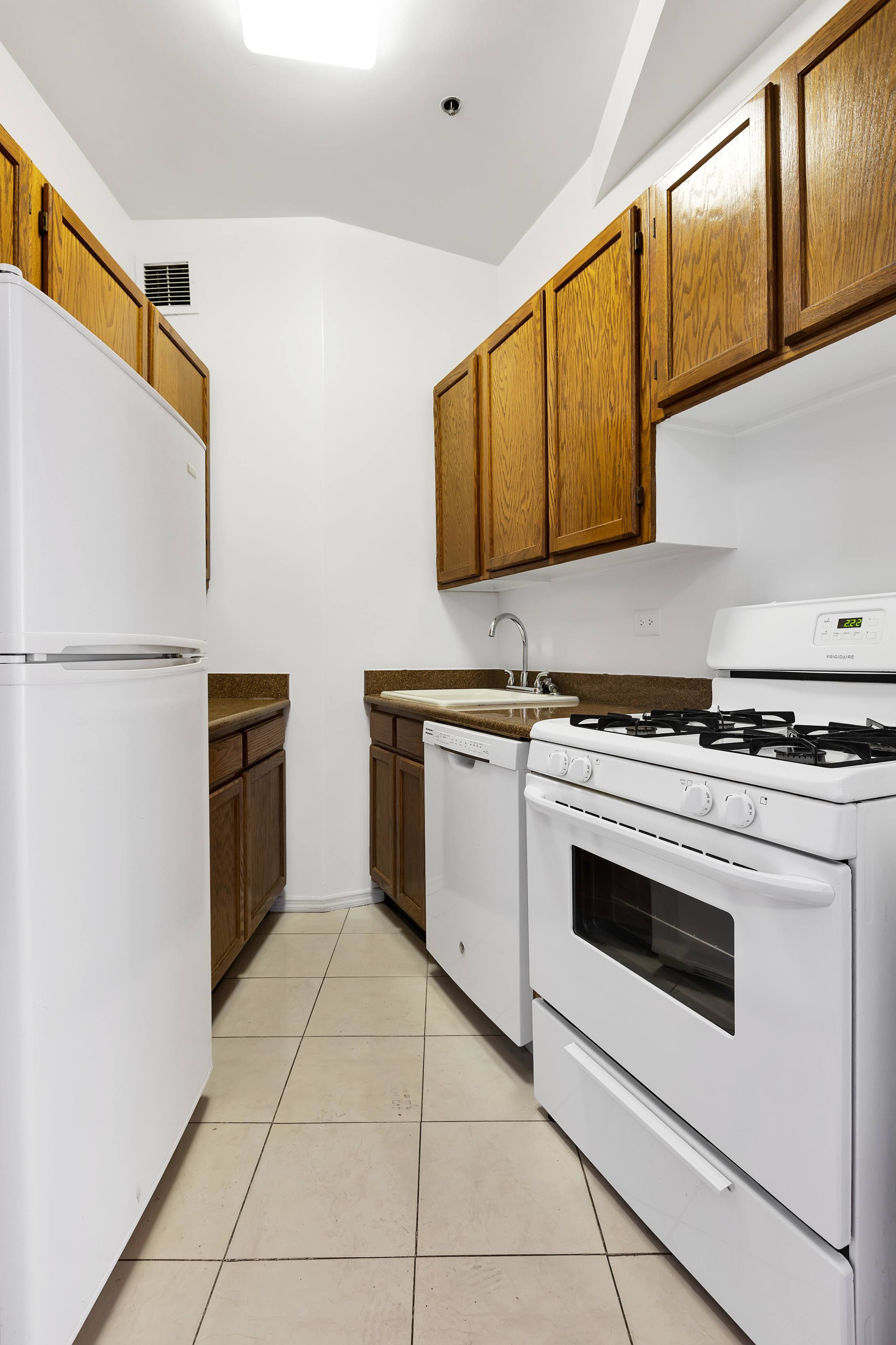 215 West 84th Street, Unit 407 Manhattan, NY 10024 - Photo 5 of 7