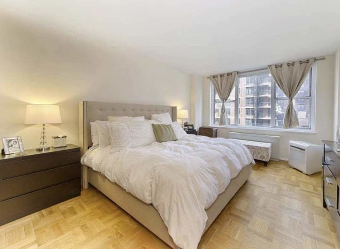 250 East 65th Street, Unit 5G Manhattan, NY 10065 - Photo 2 of 8