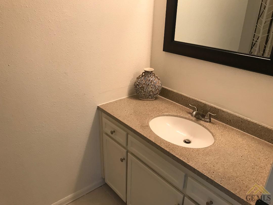 3501 Harris Road Bakersfield, CA 93313 - Photo 5 of 7 Gallery Image 5