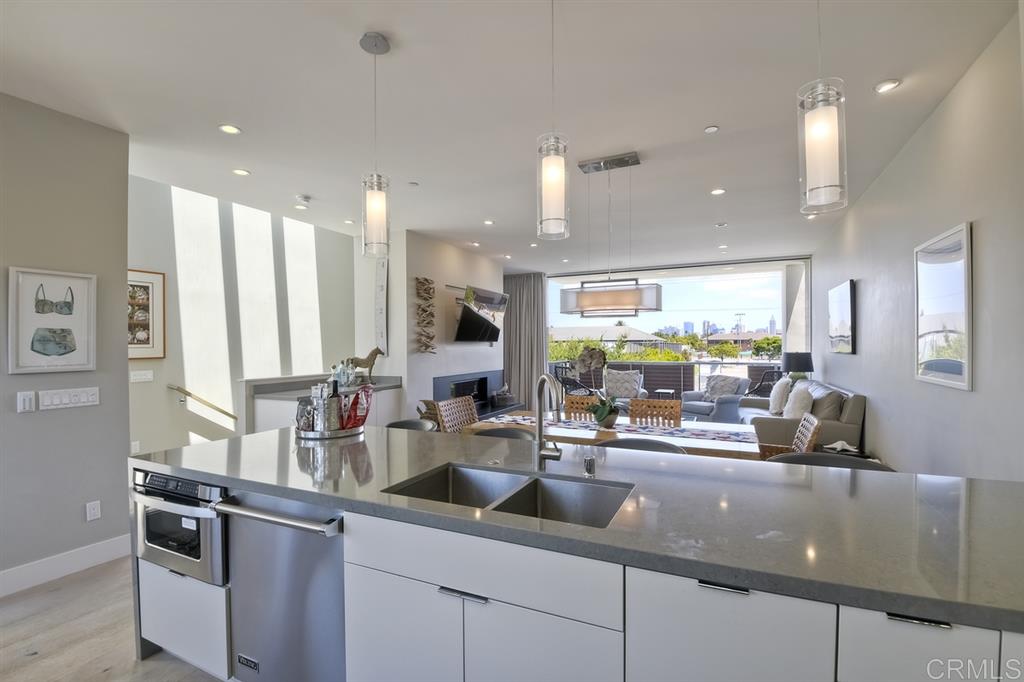 702 7th Street Coronado, CA 92118 - Photo 8 of 24