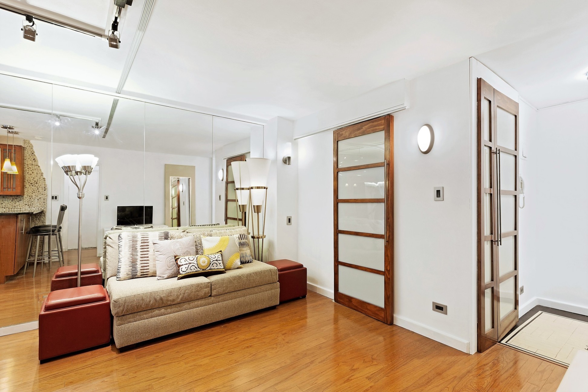 233 East 69th Street, Unit 2O Manhattan, NY 10021 - Photo 2 of 5