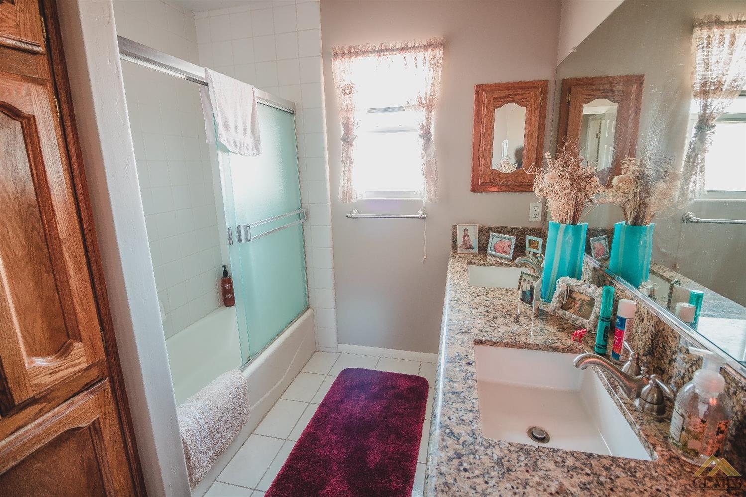 3800 South Sterling Road Bakersfield, CA 93307 - Photo 10 of 31 Hall Bathroom