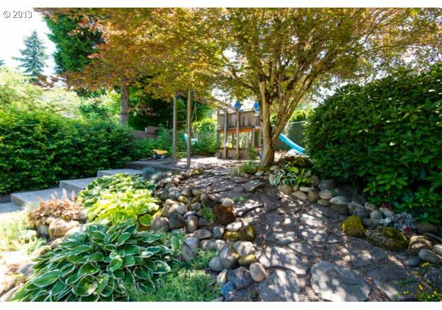 3230 Southwest Ridge Drive Portland, OR 97219 - Photo 16 of 16 Gallery Image 16