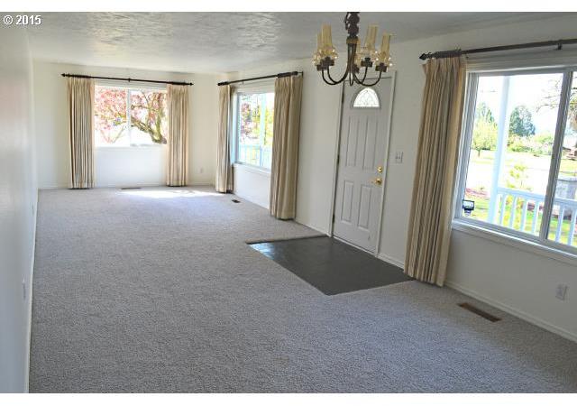 8330 Southwest River Road Hillsboro, OR 97123 - Photo 5 of 16