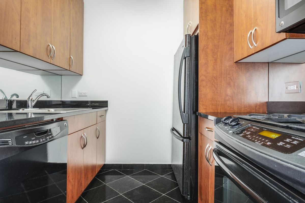 265 East 66th Street, Unit 37G Manhattan, NY 10065 - Photo 6 of 14