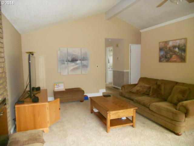 4940 Southwest Butternut Place Aloha, OR 97078 - Photo 12 of 13 Gallery Image 12