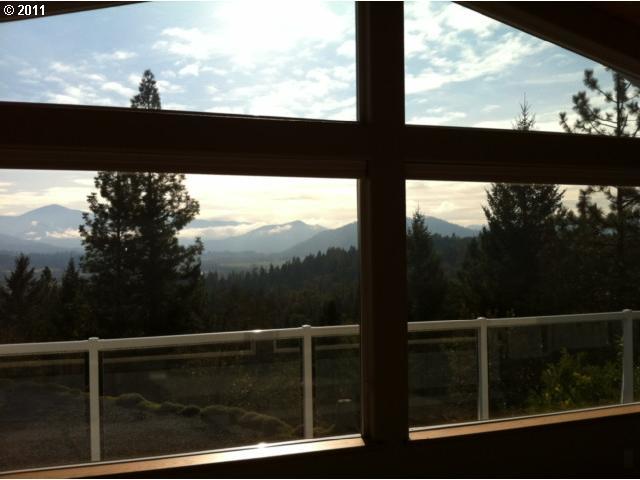 858 Stewart Road Grants Pass, OR 97526 - Photo 6 of 10