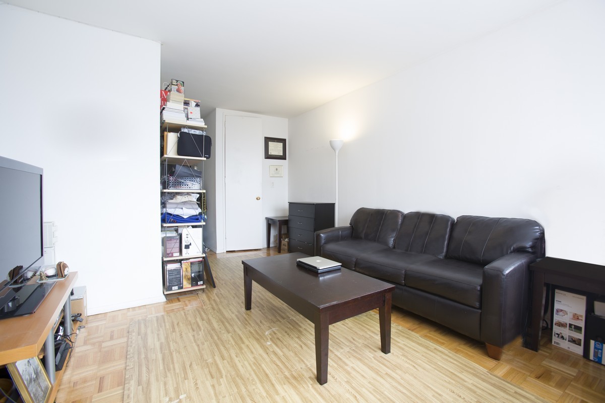 393 West 49th Street, Unit 5K Manhattan, NY 10019 - Photo 4 of 7