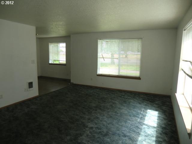 223 Oregon Way Longview, WA 98632 - Photo 4 of 10 Gallery Image 4