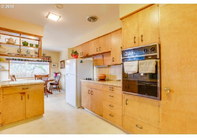 1306 Southeast Yukon Street Portland, OR 97202 - Photo 6 of 16