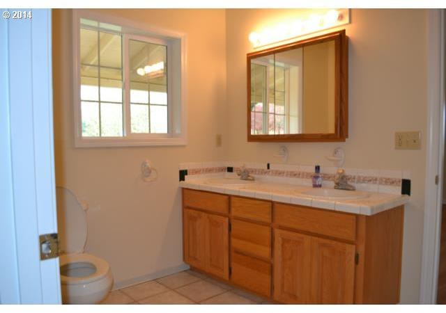 42007 Southwest Vandehey Road Gaston, OR 97119 - Photo 4 of 16
