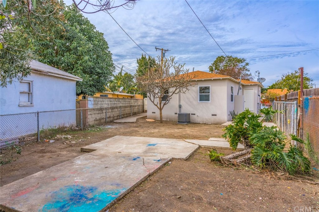 2412 Strong Avenue Commerce, CA 90040 - Photo 30 of 32