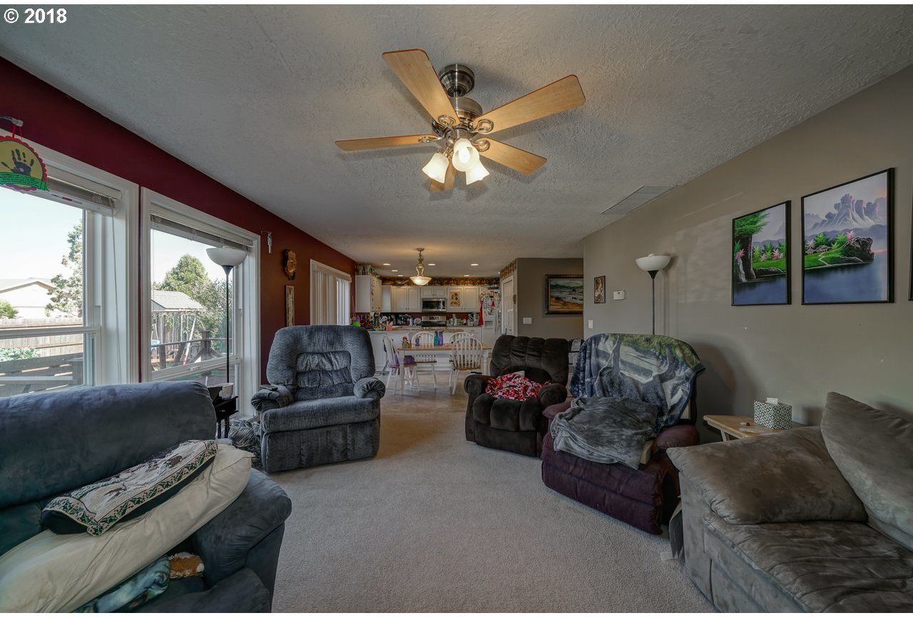 1275 Independence Avenue Woodburn, OR 97071 - Photo 14 of 32