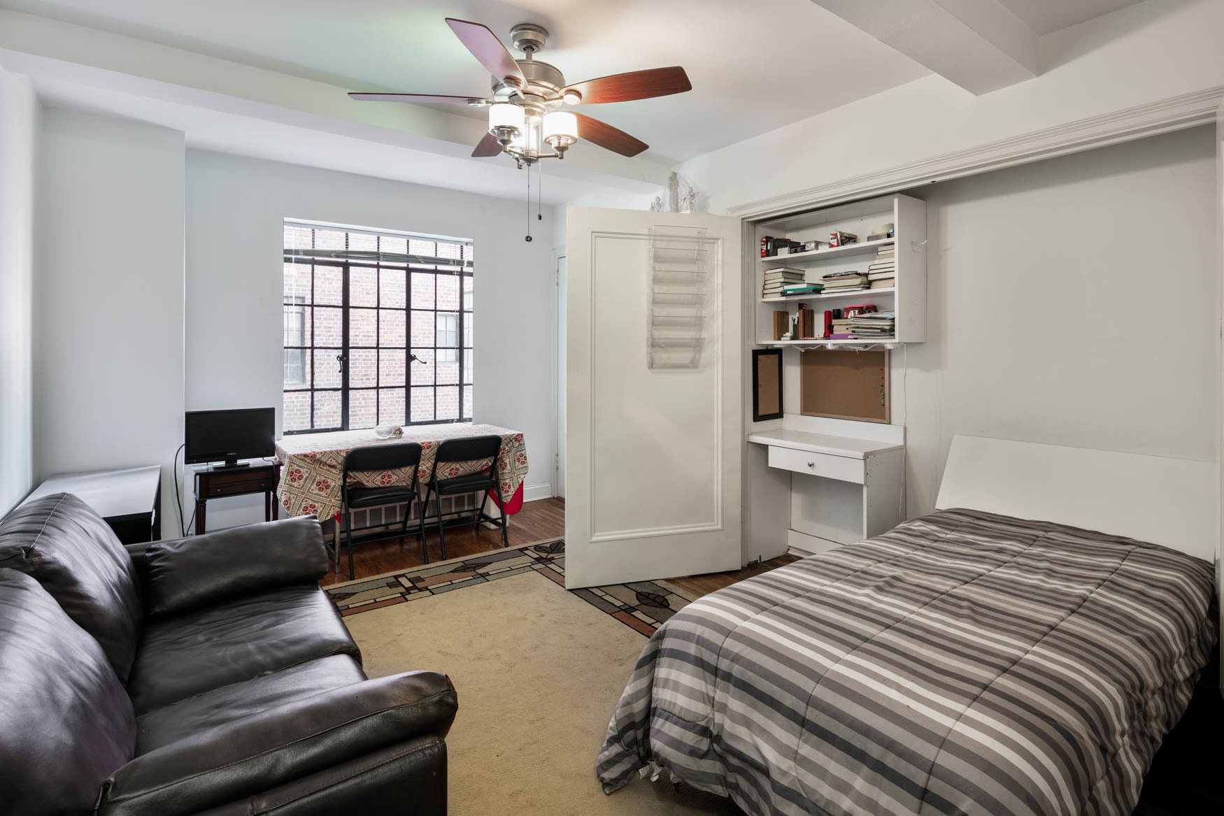 25 Tudor City Place, Unit 1714 Manhattan, NY 10017 - Photo 3 of 9