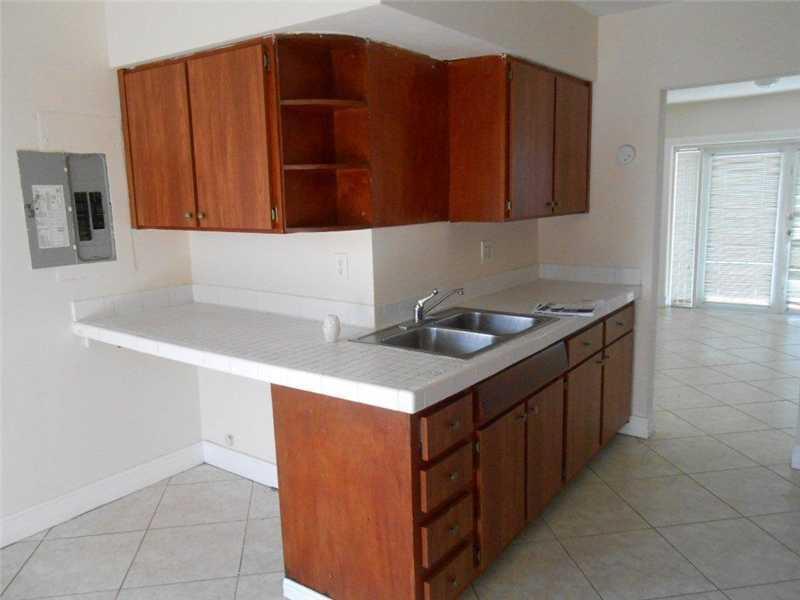 4315 Southwest 97th Court Miami, FL 33165 - Photo 10 of 13