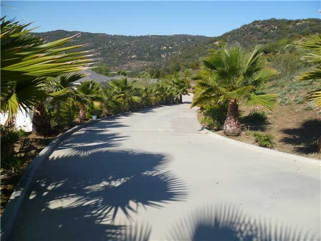 14243 Ridge Oak Place Valley Center, CA 92082 - Photo 4 of 24