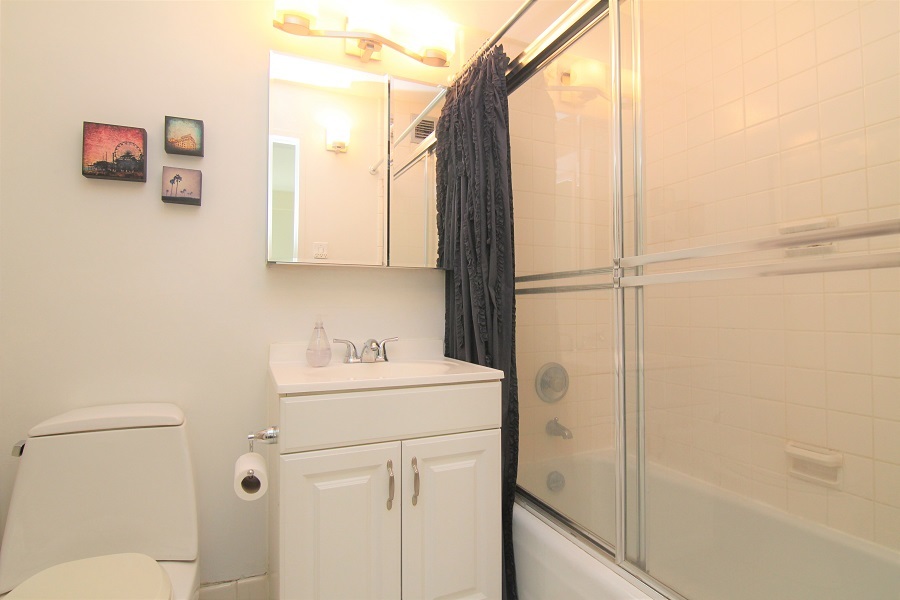 159 West 53rd Street, Unit 38C Manhattan, NY 10019 - Photo 8 of 11