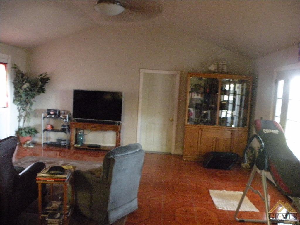 6820 Wilson Road Bakersfield, CA 93309 - Photo 5 of 13