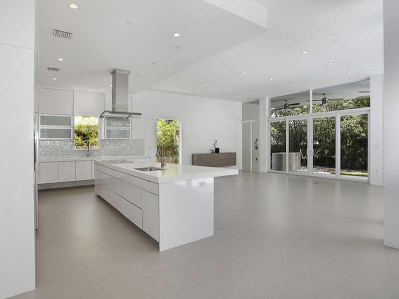 2275 Overbrook Street Miami, FL 33133 - Photo 16 of 34 Gallery Image 16