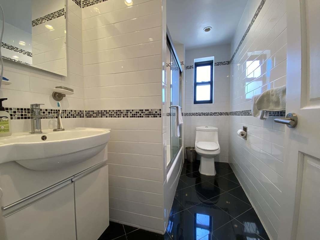 161 West 16th Street, Unit 19G Manhattan, NY 10011 - Photo 7 of 10