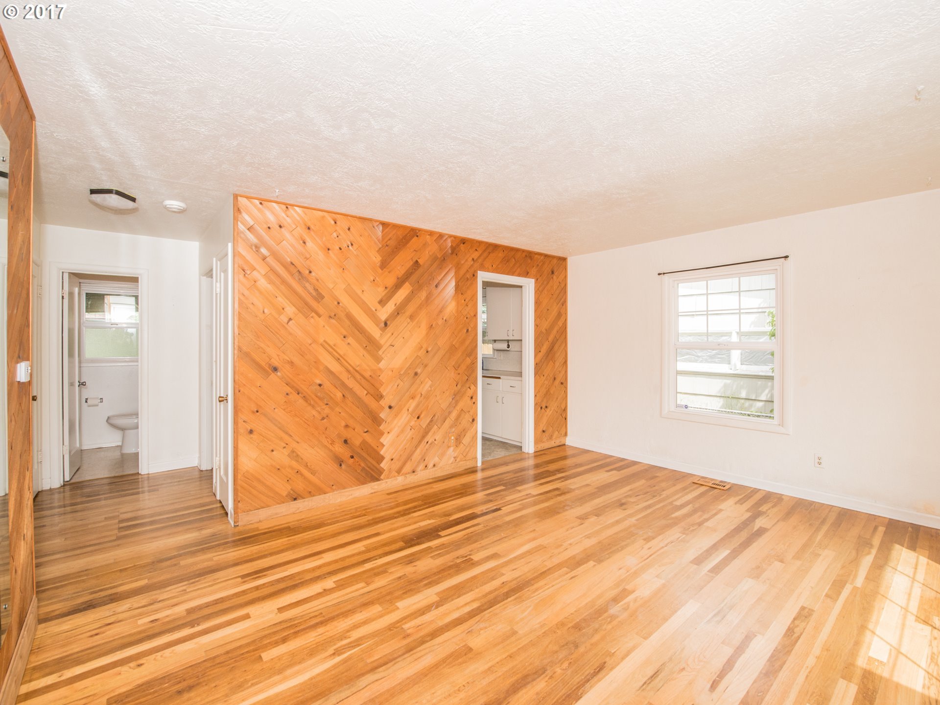 6523 Southeast 84th Avenue Portland, OR 97266 - Photo 4 of 18