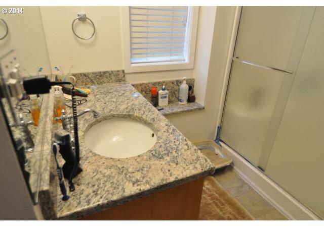1809 Southwest Custer Street Portland, OR 97219 - Photo 12 of 14 Gallery Image 12
