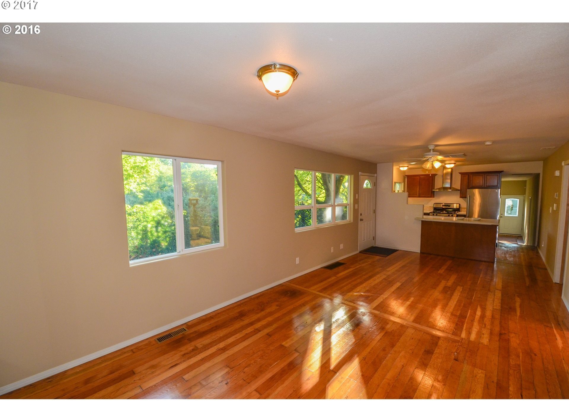 2307 Southwest Iowa Street Portland, OR 97239 - Photo 6 of 22 Gallery Image 6