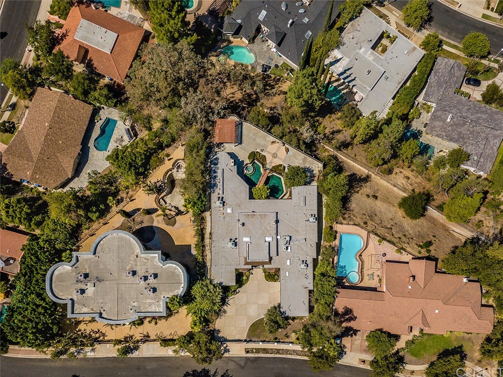 4151 Falling Leaf Drive Encino, CA 91316 - Photo 2 of 30