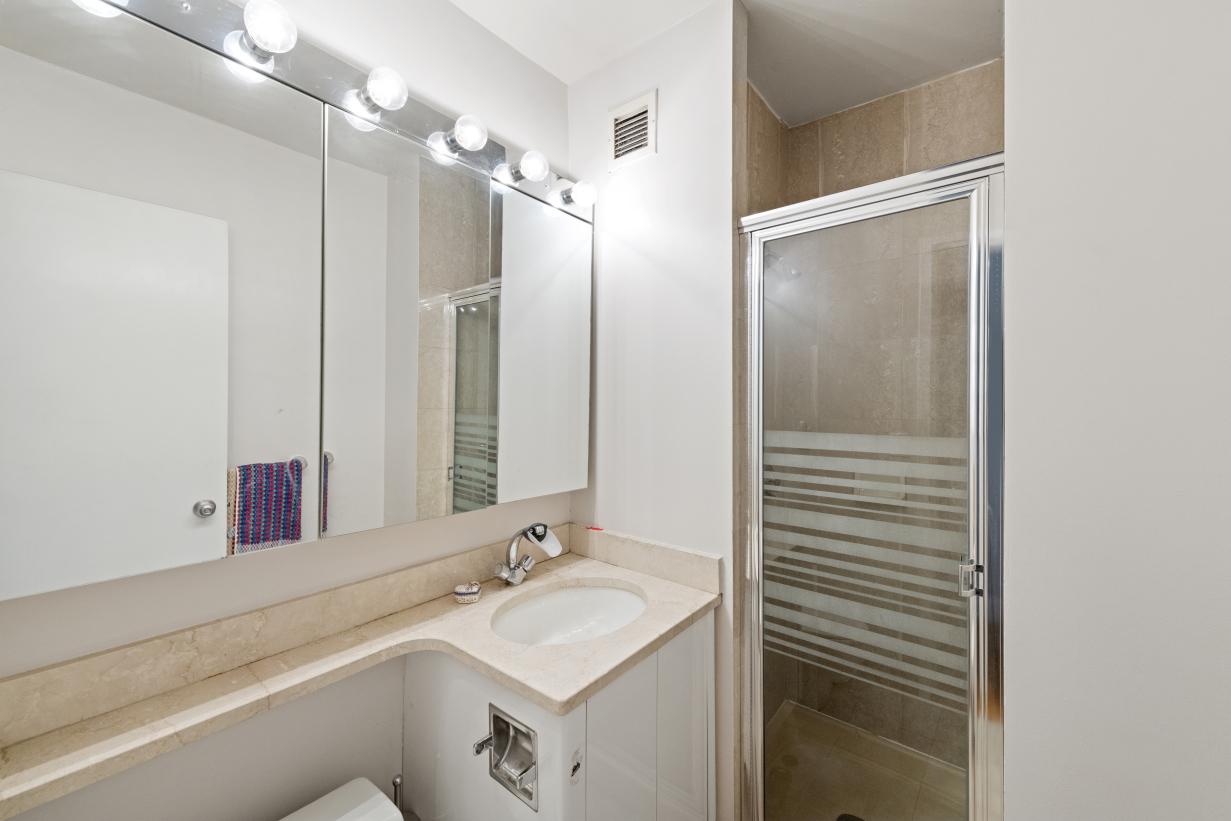 250 East 40th Street, Unit 19B Manhattan, NY 10016 - Photo 6 of 10