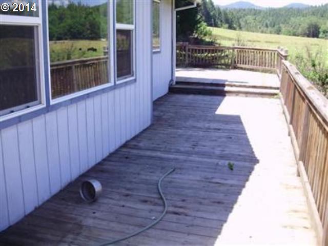 2952 Quartz Creek Road Merlin, OR 97532 - Photo 5 of 10