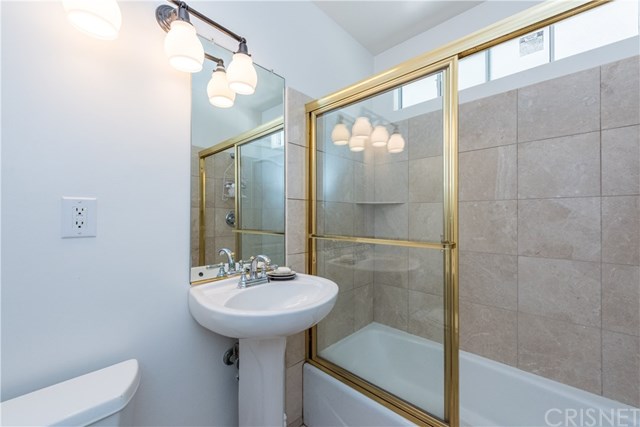 4450 La Barca Drive Tarzana, CA 91356 - Photo 18 of 28