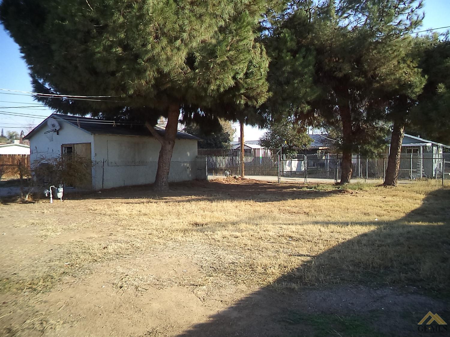 1304 Sequoia Drive Bakersfield, CA 93308 - Photo 12 of 17